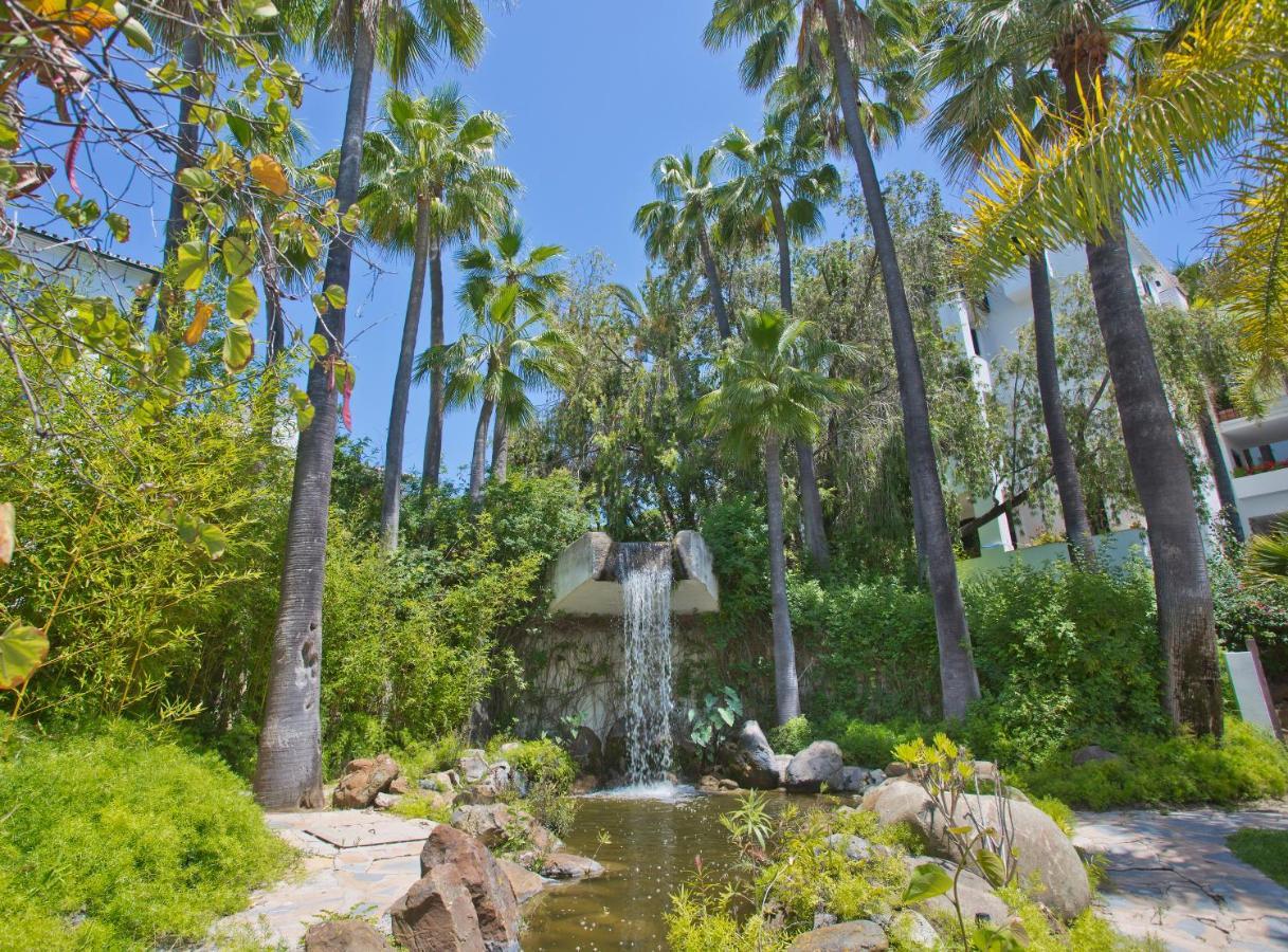 Beachfront Luxury Complex With Tropical Gardens & Pools Марбелья Экстерьер фото